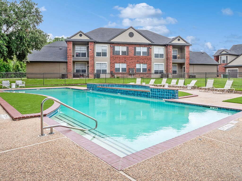 Pool at Hollow Creek Apartments in Conroe TX